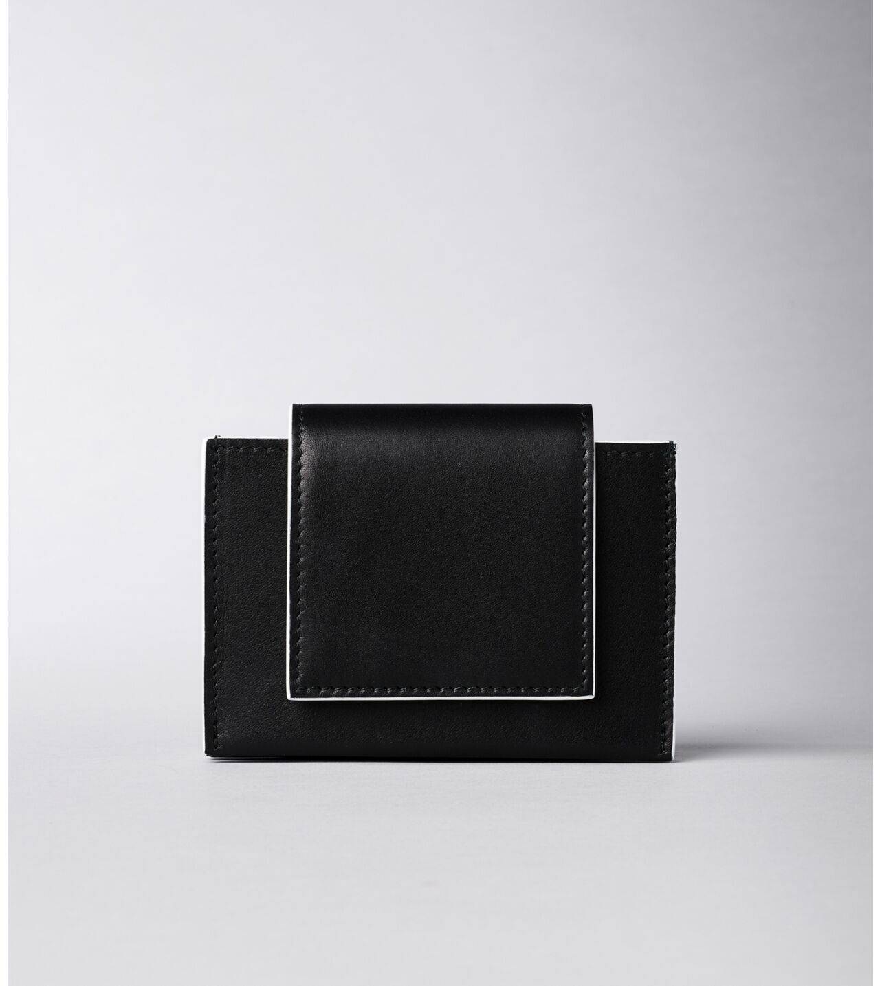 Picture of Byredo Umbrella wallet in Classic Calfskin